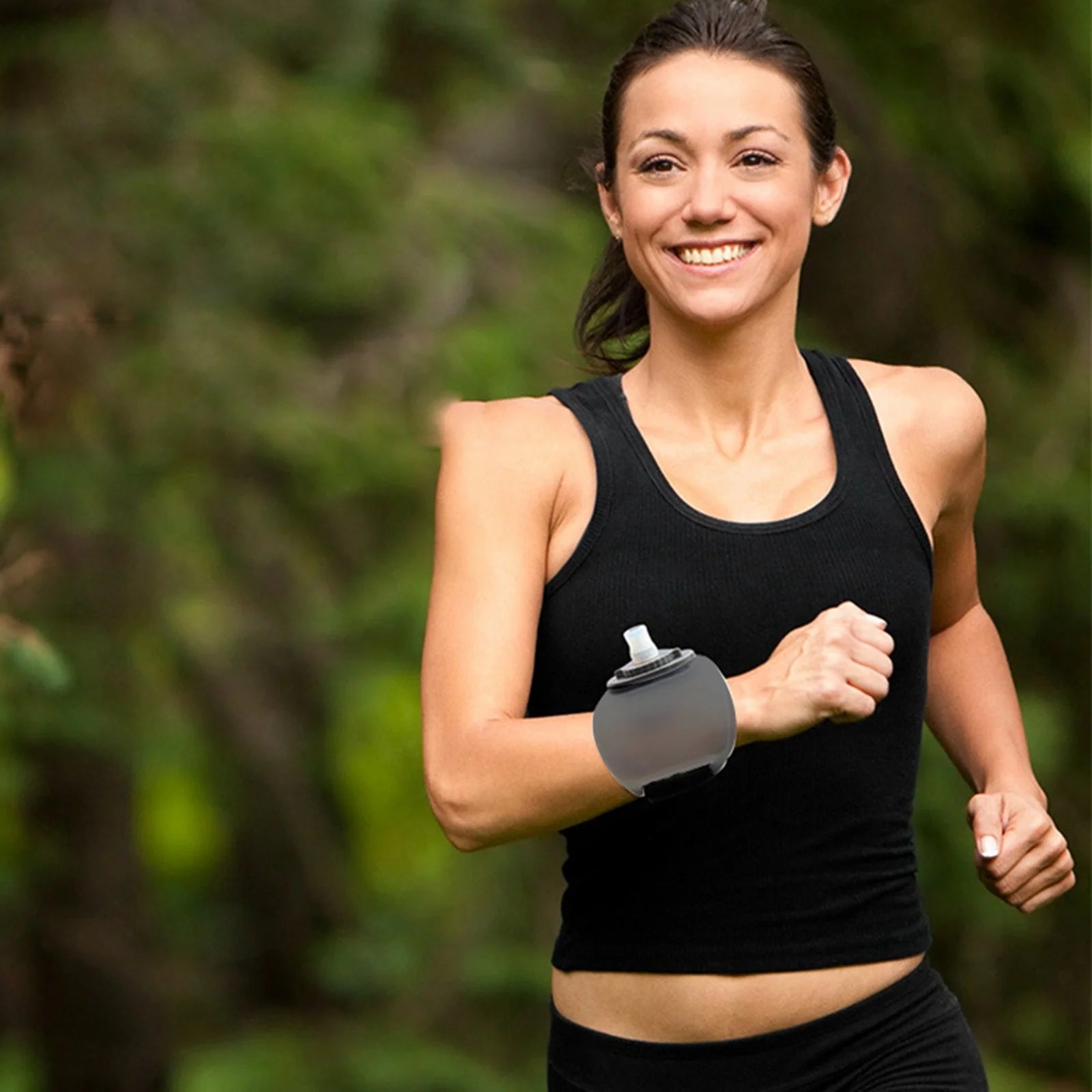 Wrist Water Bottle, Wearable Handsfree Silicone 7 Oz Running Water Bottle, Sports Portable Fitness Cycling Marathon Rock Climbing Cycling Sports Cup