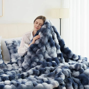 6lbs Weighted Faux Rabbit Fleece Blanket | Warm Bedspread